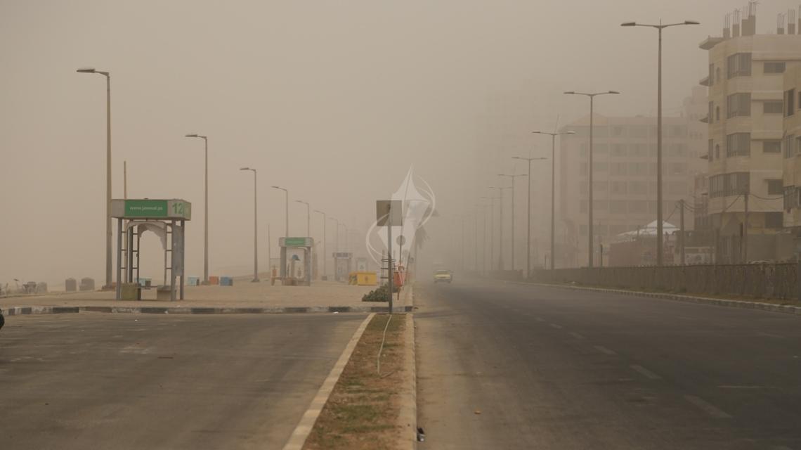 بالصور: العاصفة الرملية التى تضرب قطاع غزة