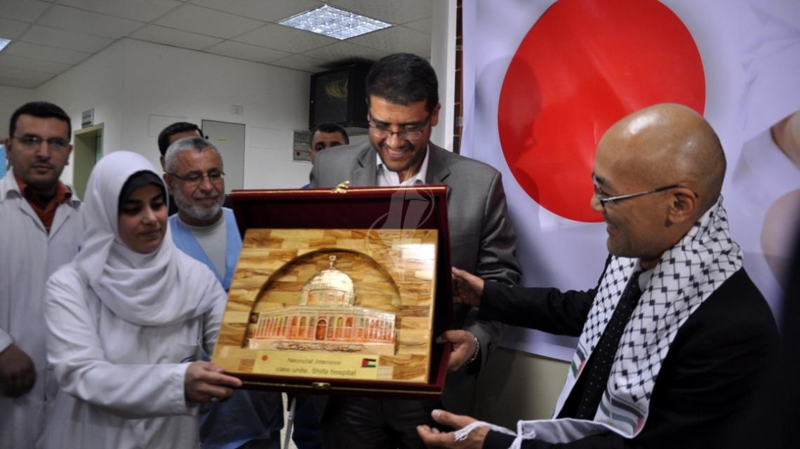 السفير اليابانى يزور قسم الحضانة في مجمع الشفاء الطبي
