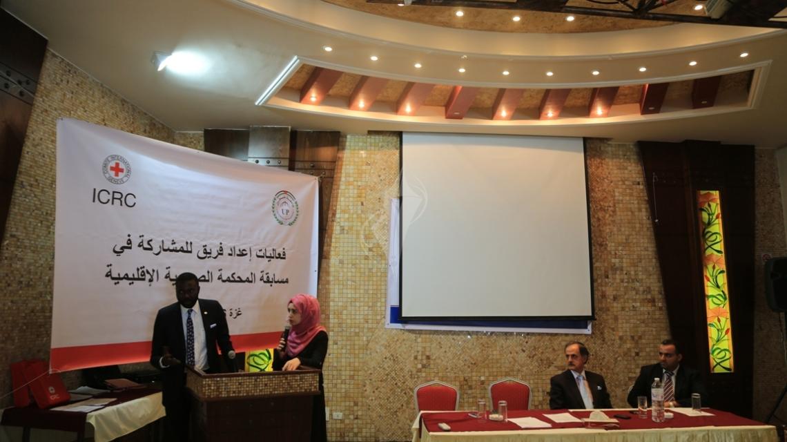 بالصور : اللجنة الدولية للصليب الأحمر تطلق فعاليات المحكمة الصورية بالتعاون مع جامعة فلسطين و ثلاث جامعات اخرى في قطاع غزة