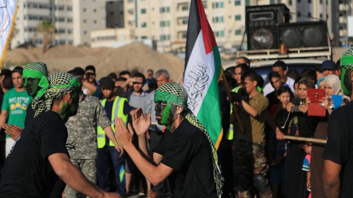 بالصور:عروض لمخيمات طلائع التحرير بميناء غزة البحرى