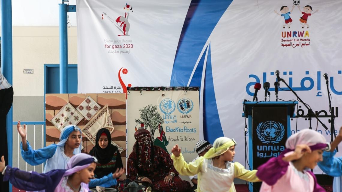 بالصور: الانروا تفتتح مخيمات العاب الصيف في مدرسة الزيتون بغزة