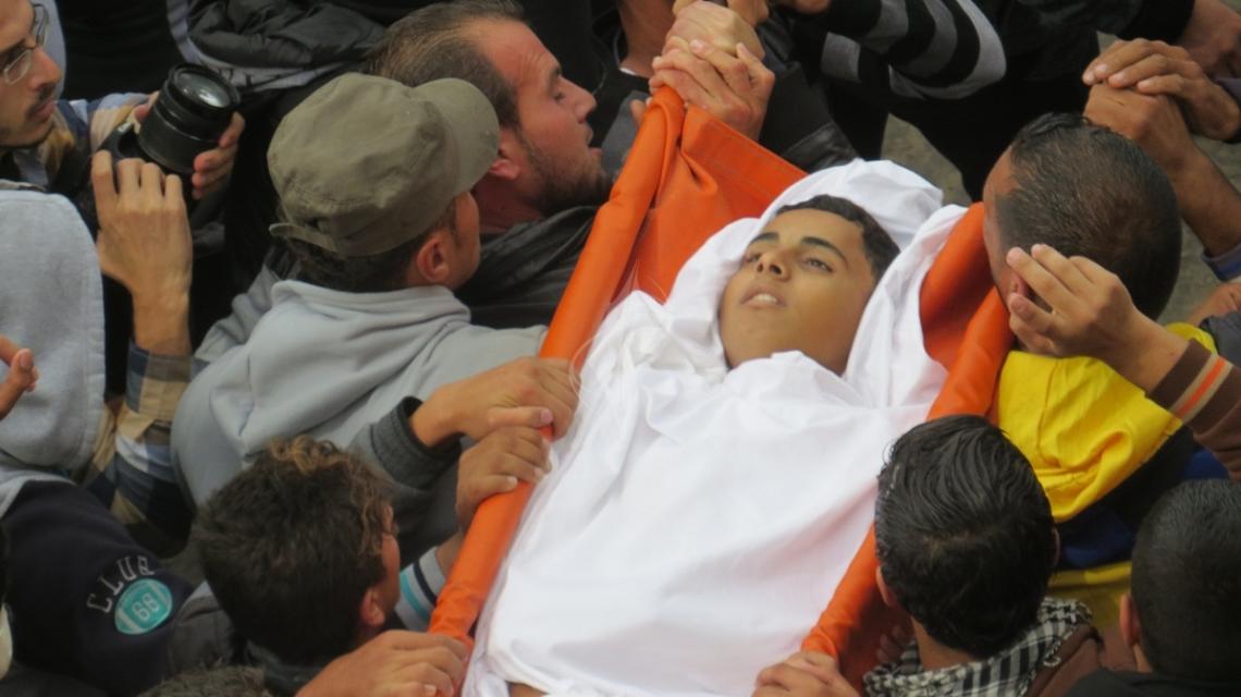 بالصور:جنازة الشهيد فراس مقداد الذي استشهد على يد الجيش المصري في عرض بحر رفح