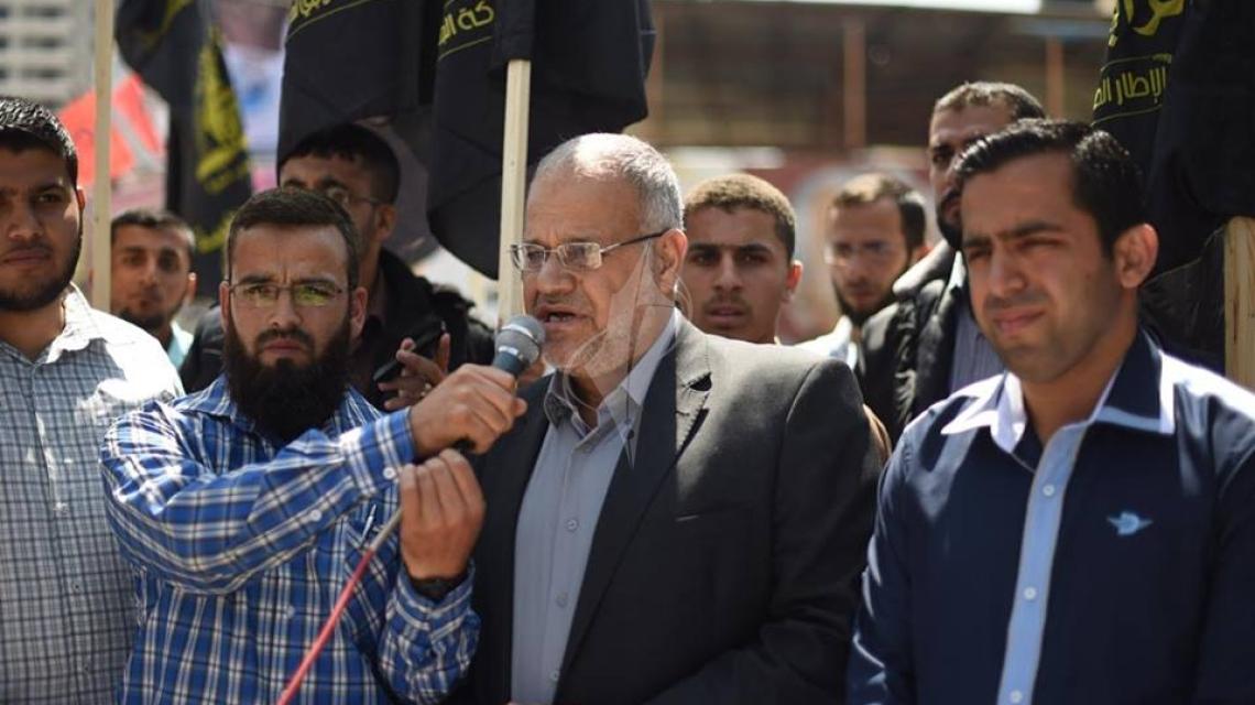 بالصور : الرابطة تنظم سلسة بشرية أمام جامعة الأزهر تضامناً مع الأسرى