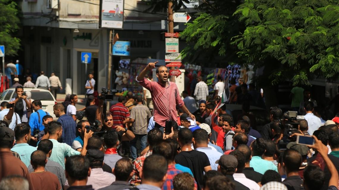 بالصور:الشعبية تنظم مسيرة فى  الذكرى الـ16 لاستشهاد امينها العام أبو علي مصطفى