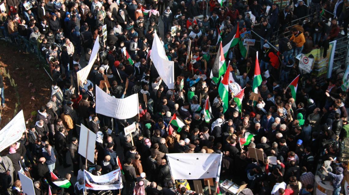 بالصور:مسيرة حاشدة فى مدينة الخليل للمطالبة بجثامين الشهداء المحتجزة لدى الاحتلال. تصوير سمر بدر