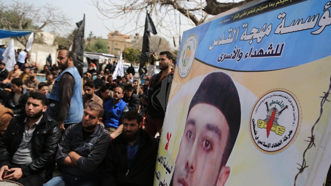 بالصور:وقفة تضامنية مع الأسرى بعنوان "الوفاء لأسرى الحرية" أمام مقر مبعوث الأمم المتحدة بمدينة غزة