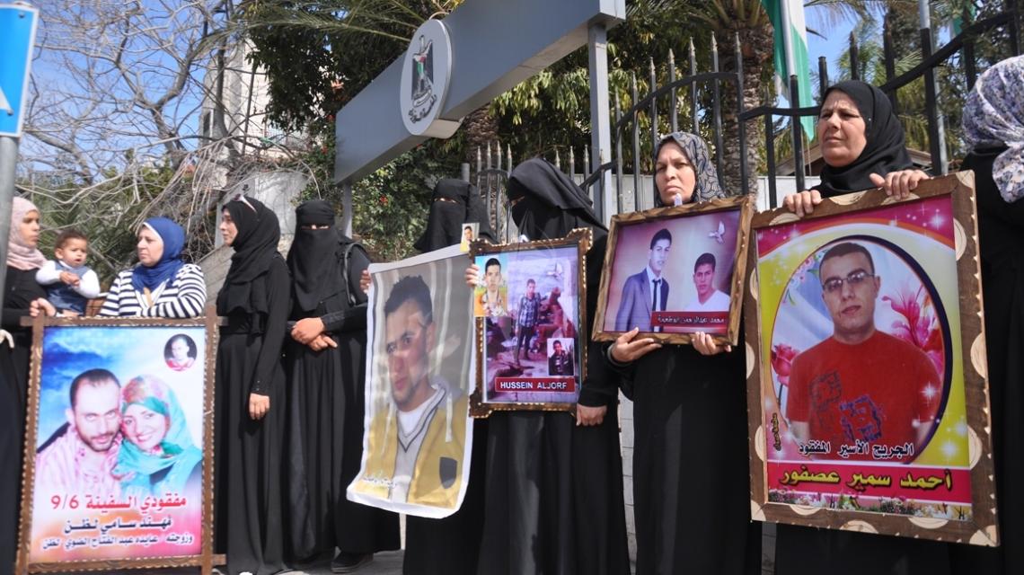 اهالى المفقودين بسفينة الاسكندرية ينظمون وقفة امام مجلس الوزراء للمطالبة بمعرفة مصير ابنائهم