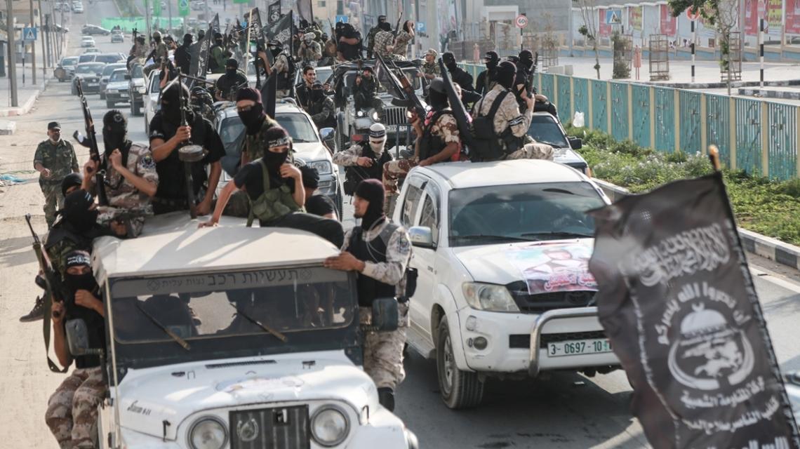 بالصور:كتائب الناصر صلاح الدين تنظم عرضاً عسكرياً في الذكرى الـ17 على انطلاقتها