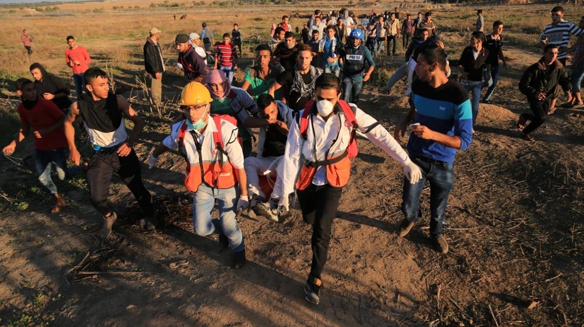 بالصوراصابة شبان بالرصاص الحي والغاز في شرق البريج وناحل عوز من قبل الاحتلال "تصوير.داوودأبو الكاس"
