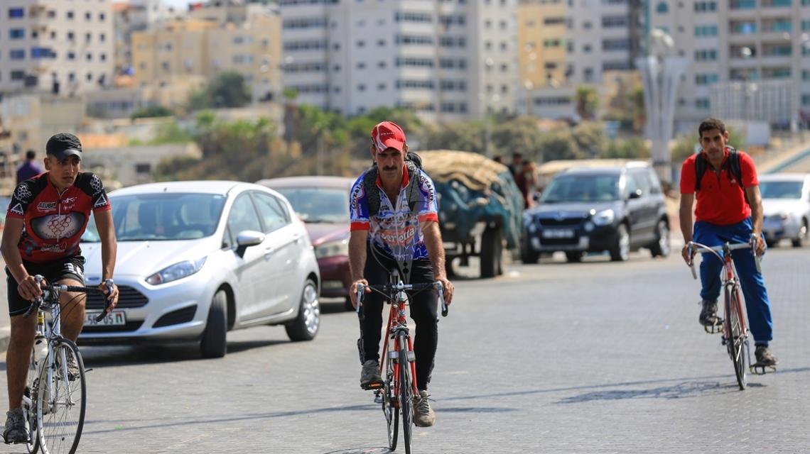 بالصور :بطولة فلسطين للترايثلون بمدينة غزة