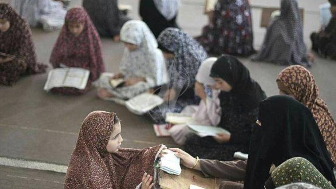 بالصور:حلقات تحفيظ القرأن الكريم خلال شهر رمضان فى مسجد عثمان بن عفان بمدينة خانيونس