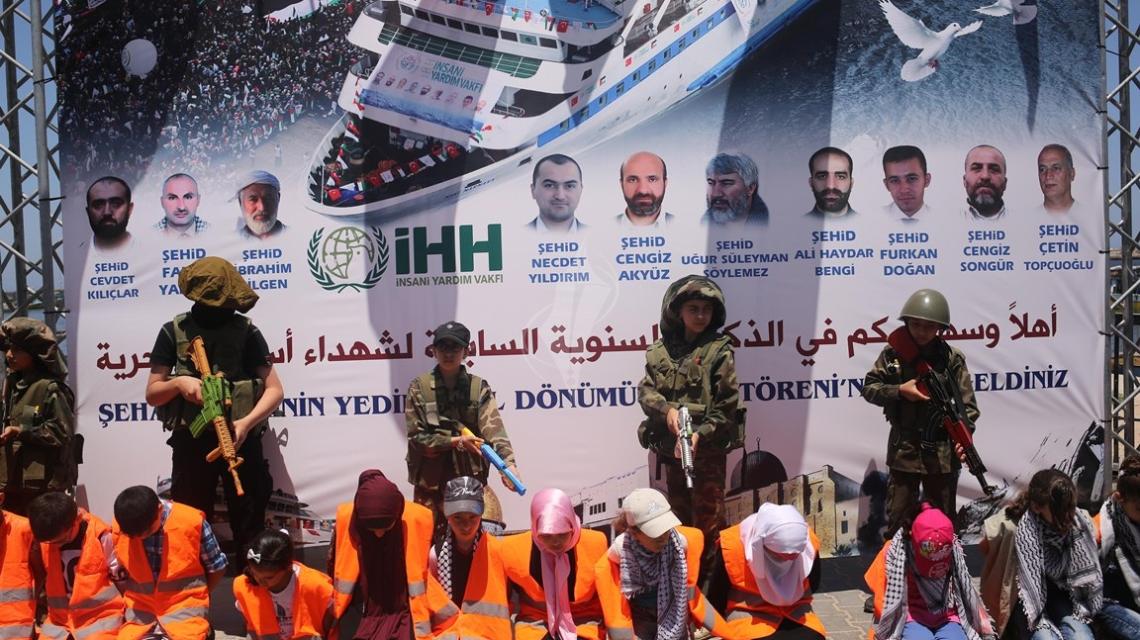 بالصور: احياء ذكرى سفينة مرمرة بميناء غزة