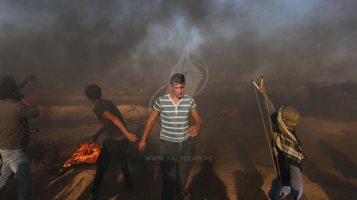 مواجهات بين الفلسطينيين وقوات الاحتلال أثناء جمعة الوفاء للطواقم الطبية والإعلامية