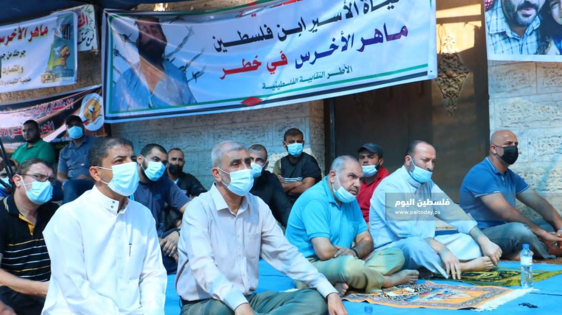 خطبة وصلاة الجمعة من أمام مقر الصليب الأحمر بمدينة غزة.. نصرةً للأسير المضرب عن الطعام لليوم 96 على التوالي "ماهر الأخرس".*