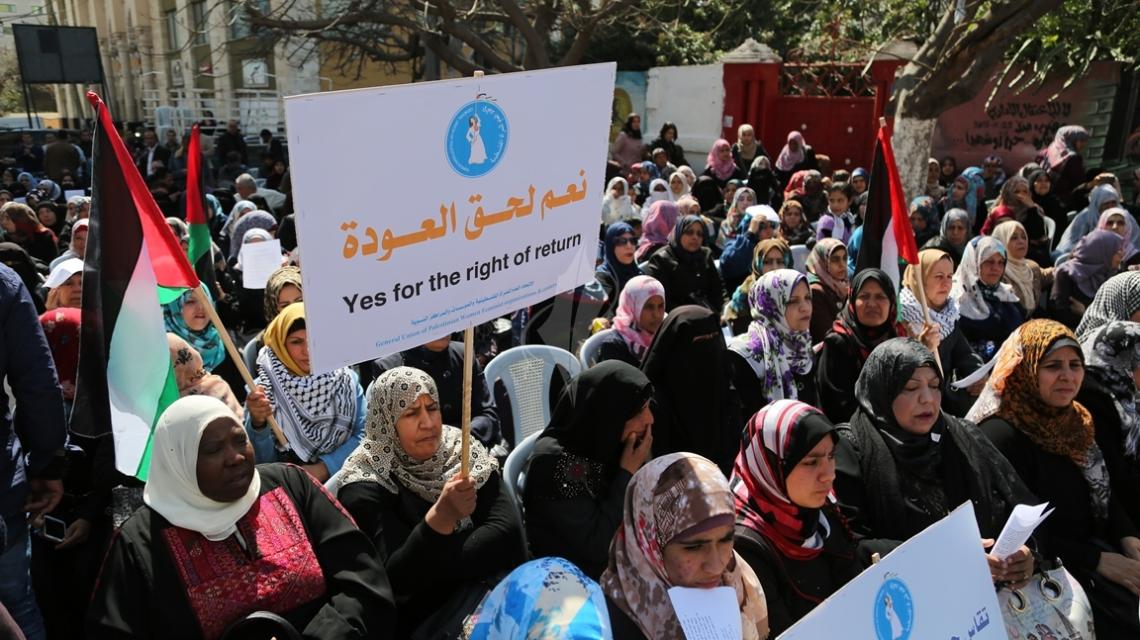 بالصور:مسيرة نسائية أمام مقر الصليب الأحمر عشية ذكرى الثامن من آذار