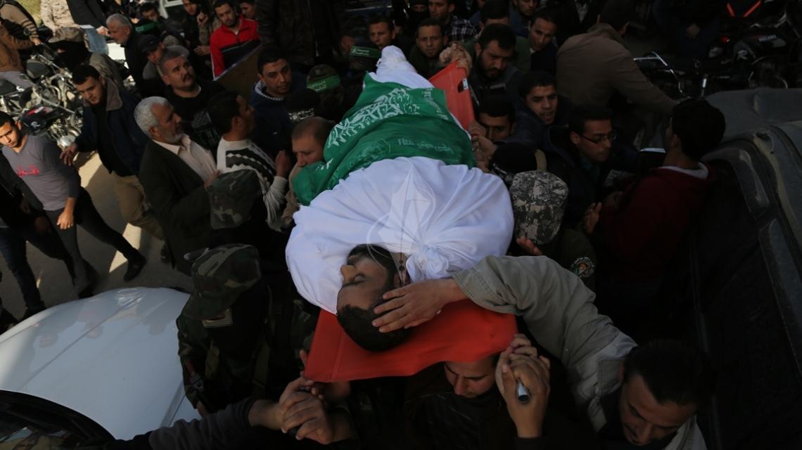بالصور :جنازة الشهيد القسامى عبدالسلام البطنيجي في حى الشجاعية