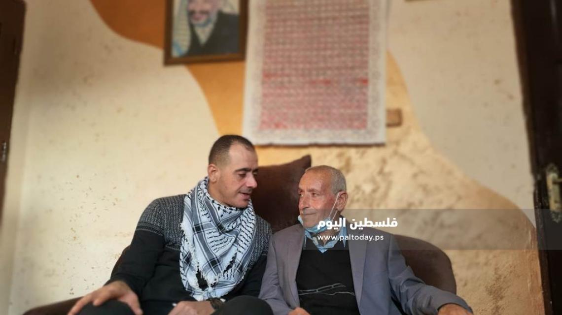 رفح: ‏الحاج سميح قعدان يغلق رزنامة العداد التي أعدها آخر عام من حكم نجله الاسير"عبد الرؤوف"