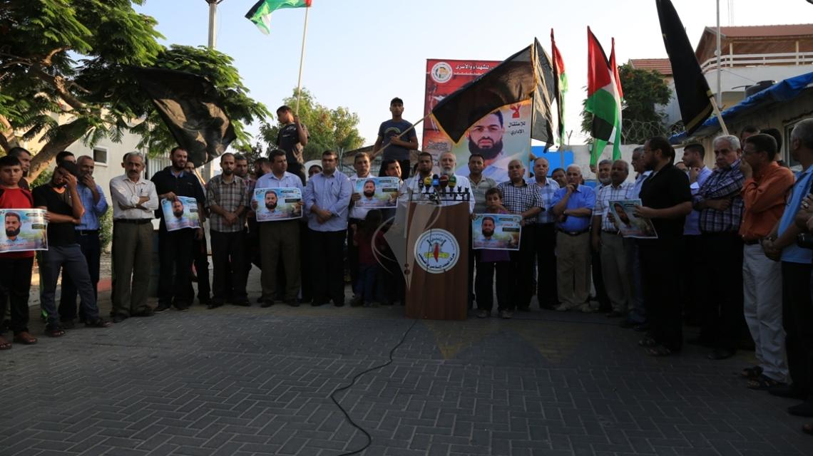 بالصور:الجهاد تنظم وقفة أمام الامم المتحدة تضامن مع الاسير المضرب عن الطعام محمد علان وعائلة الشهيدالدوابشة