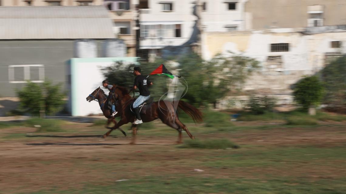 بالصور: مسيرة خيالة في غزة تضامناً مع المقدسيين ونصرة للمسجد الأقصى المبارك