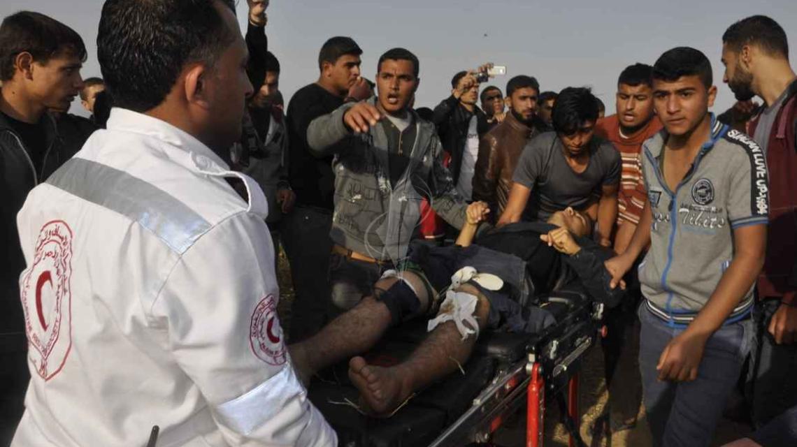 بالصور:إصابات خلال مواجهات مع قوات الاحتلال في منطقة السناطي شرق خانيونس