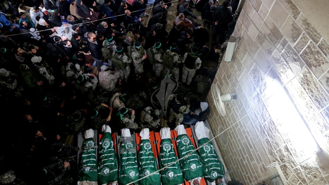بالصور: غزة تشيّع 7 من أبطال الأنفاق