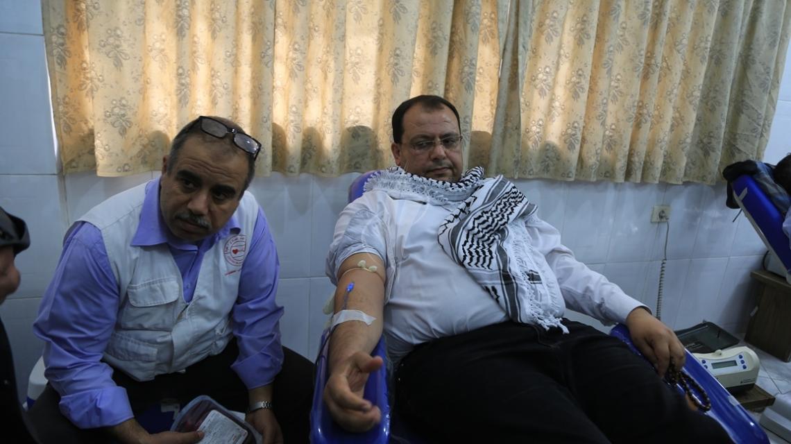 بالصور:قيادة الفصائل بغزة تنظم حملة تبرع بالدم لجرحى الانتفاضة