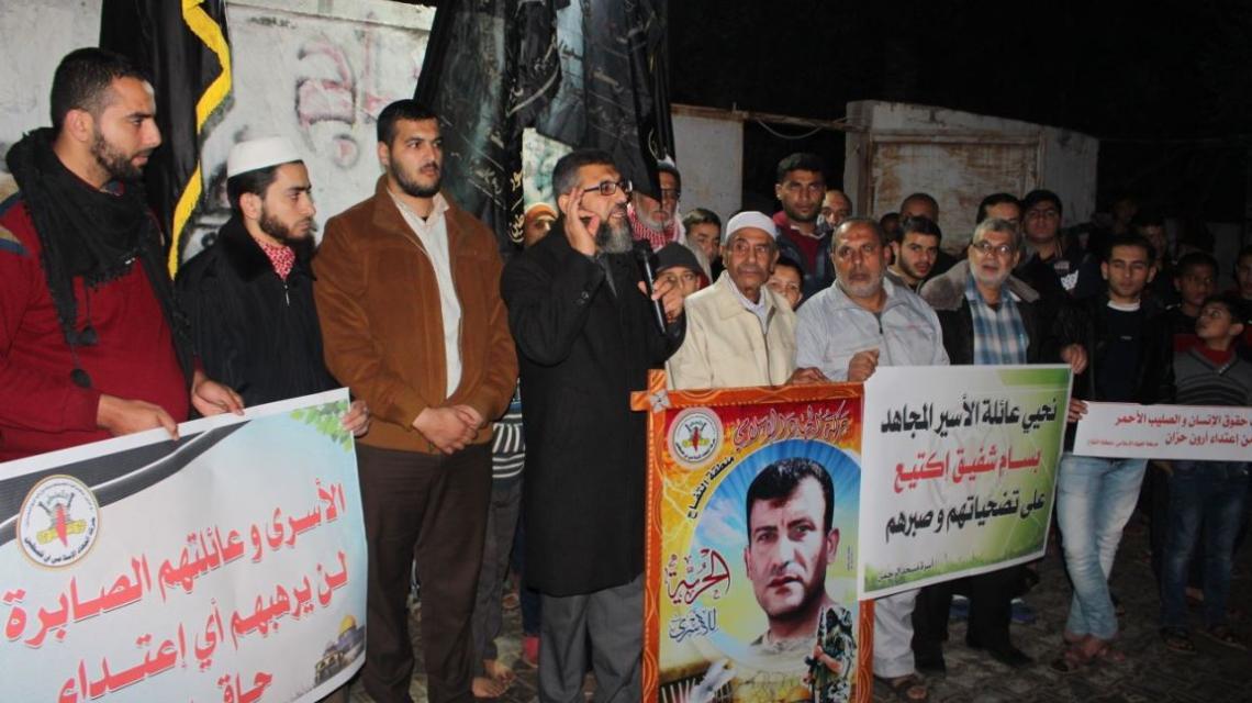 بالصور:الجهاد في محافظة غزة تزور بيوت عوائل الأسرى الذين جرى الاعتداء عليهم من قبل الصهيوني المتطرف أورن حزان
