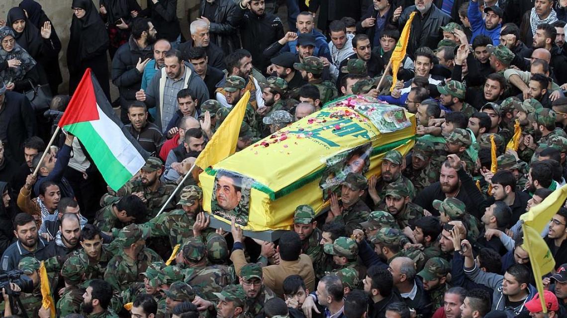 بالصور:آلاف اللبنانيين والفلسطينيين يشيعون الشهيد القنطار في بيروت