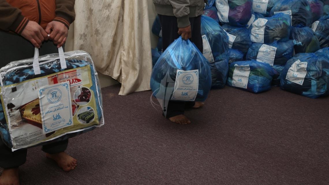 بالصور : حركة الجهاد تشرع بحملة " كسوة الشتاء " فى غزة