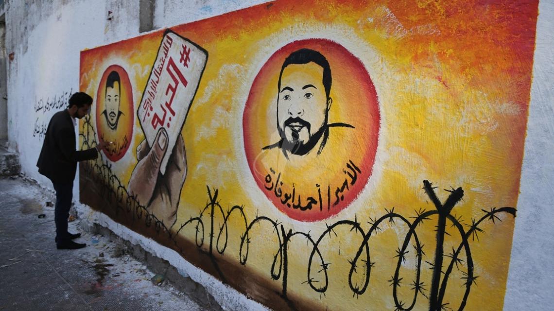 بالصور : مهجة القدس تنظم فعالية رسم جدارية فنية تضامناً مع الأسرى المضربين