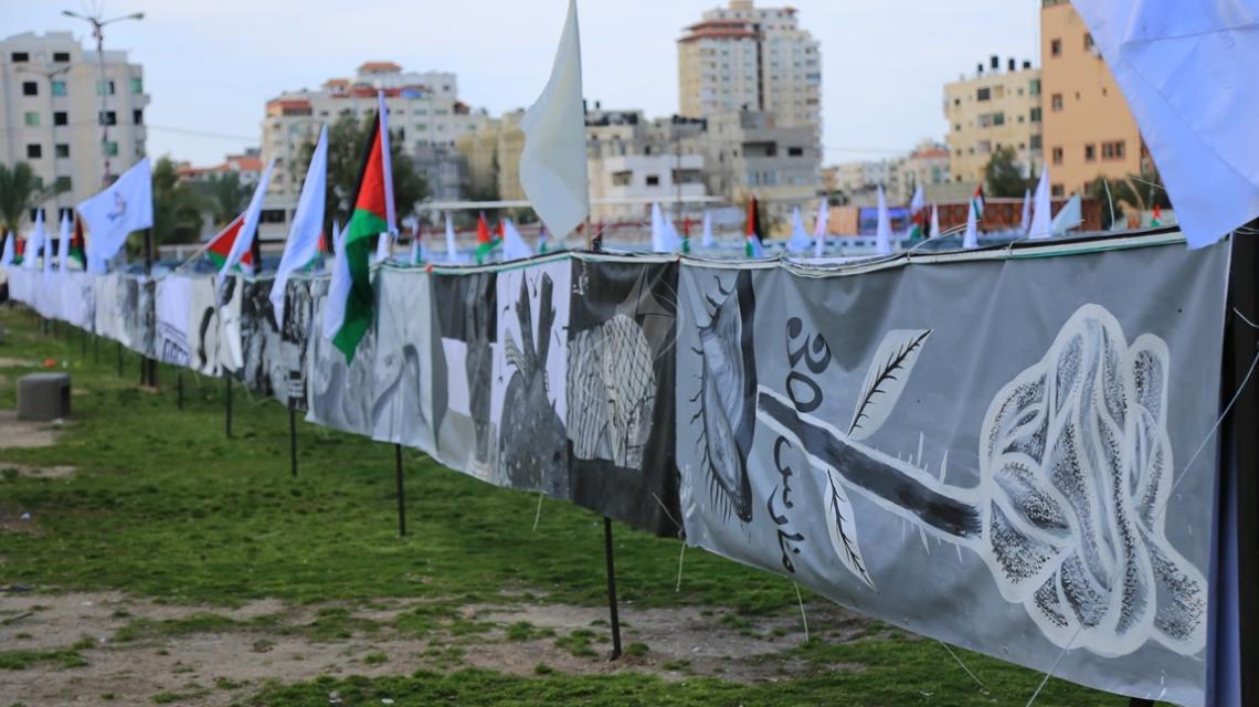 بالصور:غزة تحتضن أطول جدارية في العالم تتحدث عن تاريخ الصراع مع الاحتلال الإسرائيلي