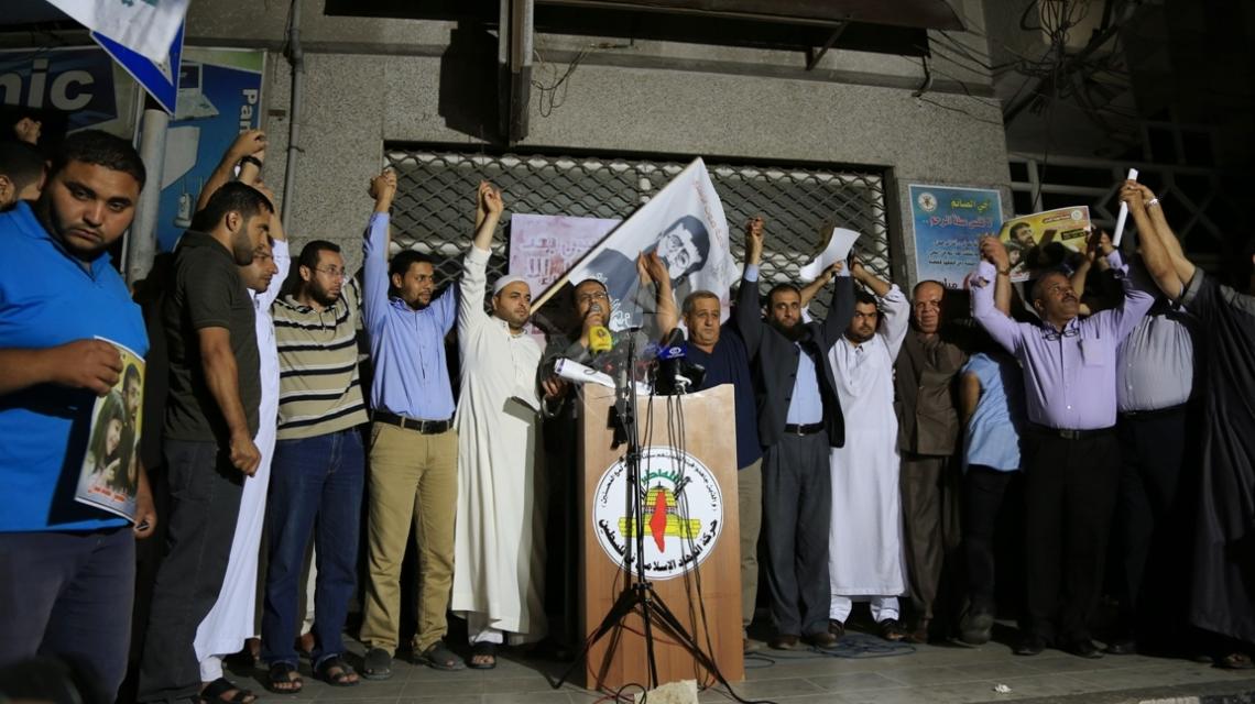 بالصور:الجهاد تنظم وقفة امام برج شوا وحصرى احتفالا بانتصار الشيخ خضر عدنان
