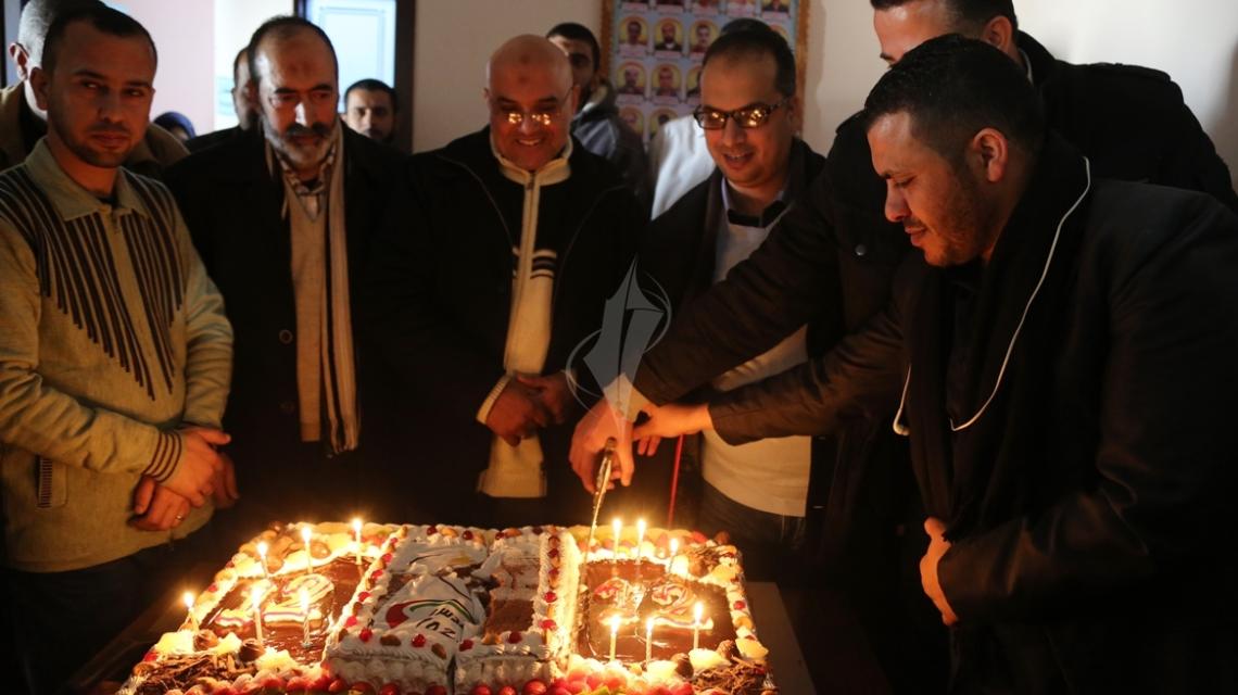 بالصور:اذاعة القدس توقد شعلة انطلاقتها الـ12