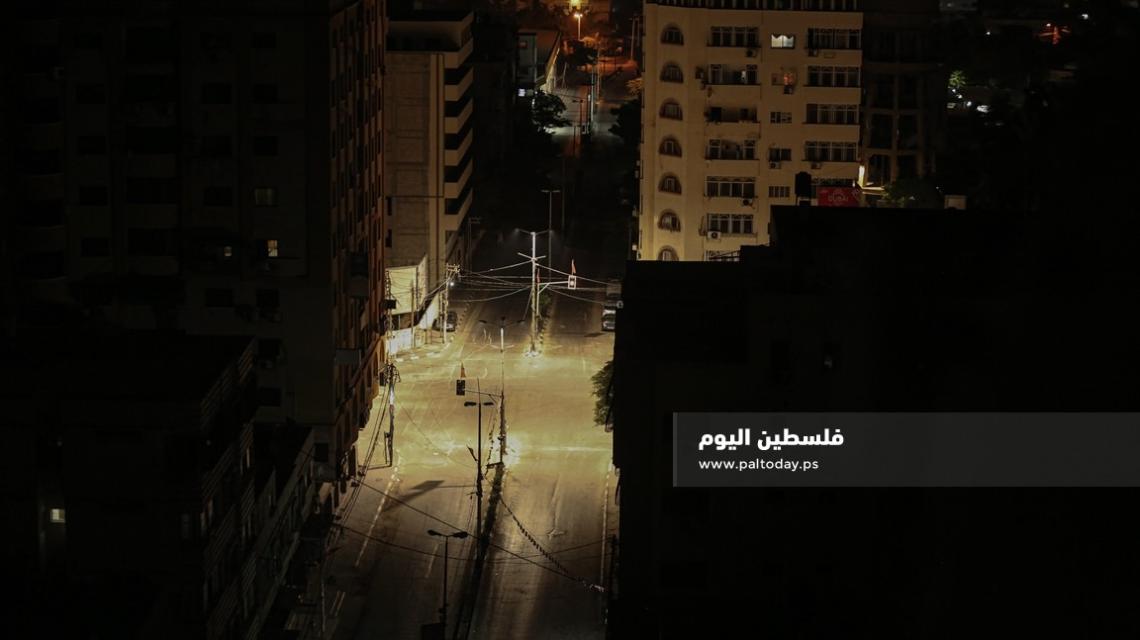 سكون ليل غزة بعد سلسلة غارات إسرائيلية وفرض حظر التجوال بسبب تفشي فيروس كورونا