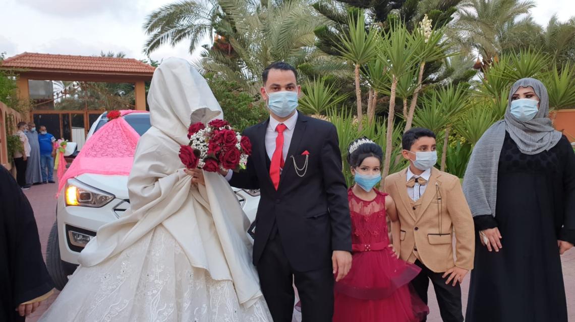 "خانيونس" زواج في زمن كورونا ومن التجول وسط إجاءات احترازية بسبب تفشي وباء كورونا