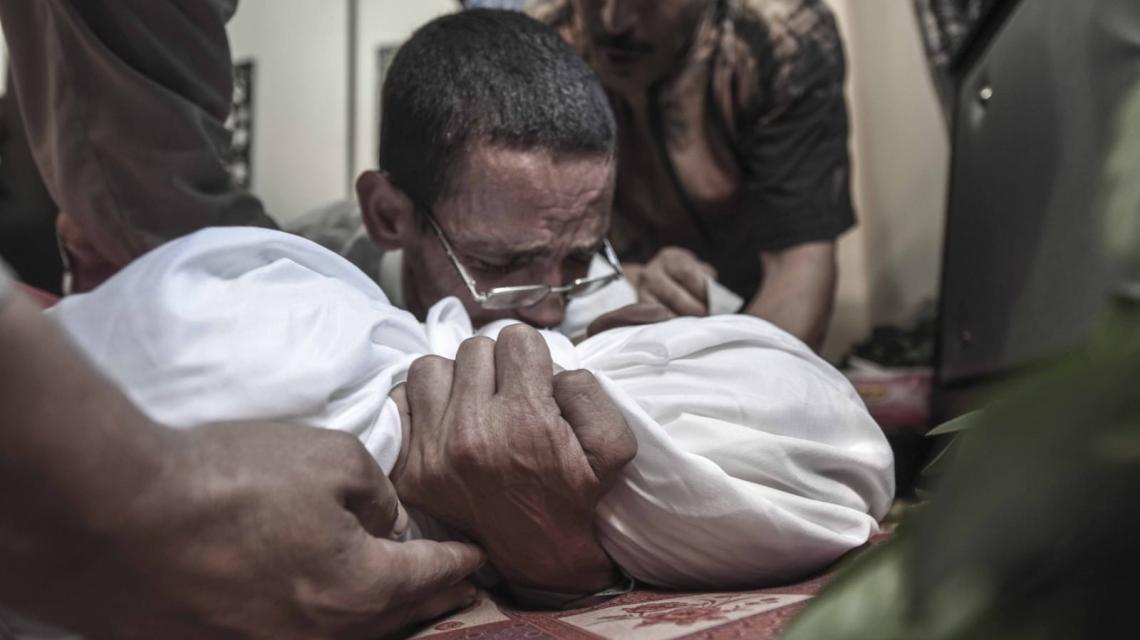 جماهير غفيرة تشيع جثامين شهداء مسيرة العودة بغزة