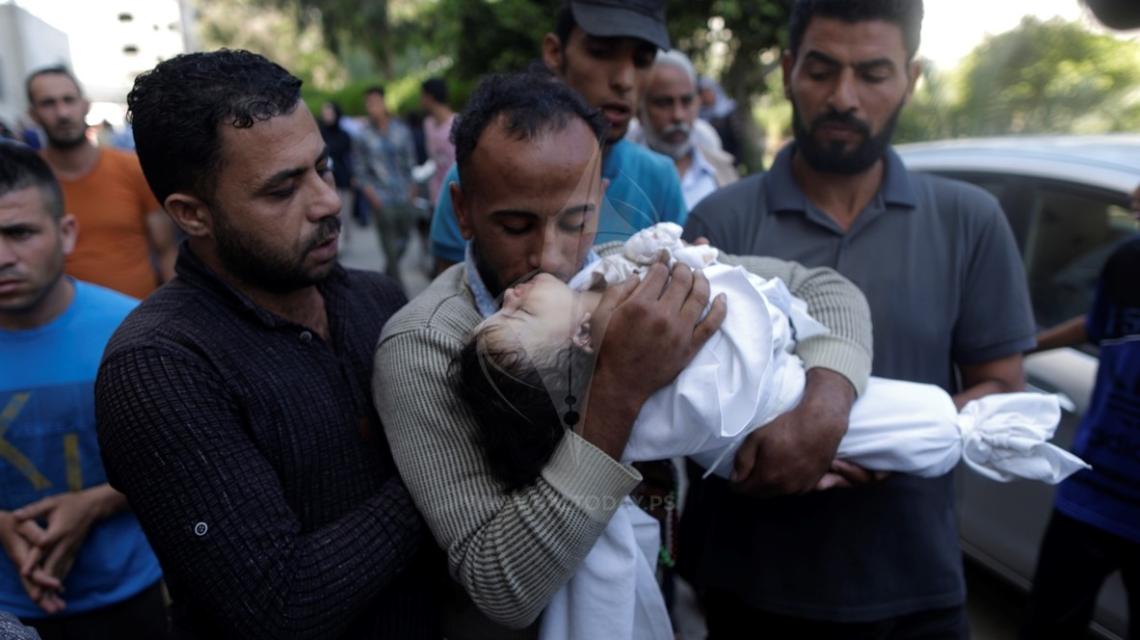 جماهير غفيرة تودع الشهيدة الطفلة الرضيعة ليلى الغندور