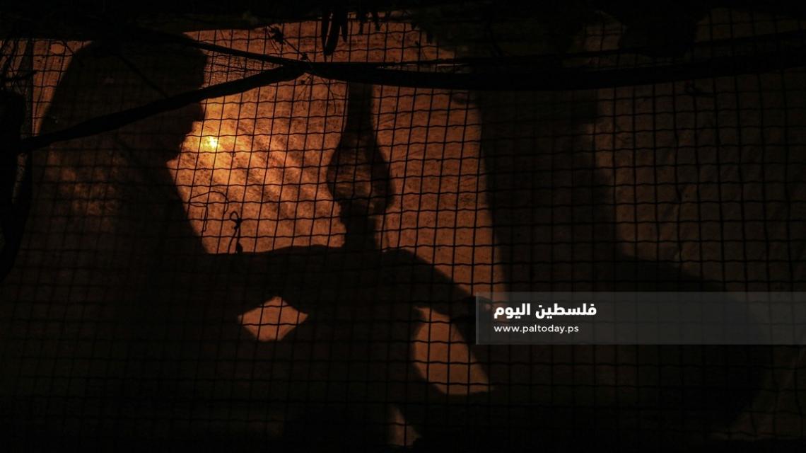 معاناة الفلسطينيين في قطاع غزة مع زيادة ساعات قطع الكهرباء