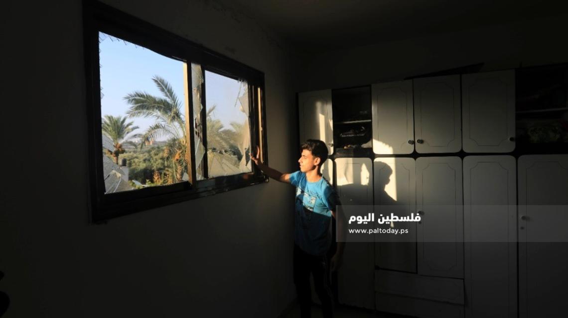 الأضرار التي خلفها القصف الإسرائيلي بمنازل المواطنين شرق البريج