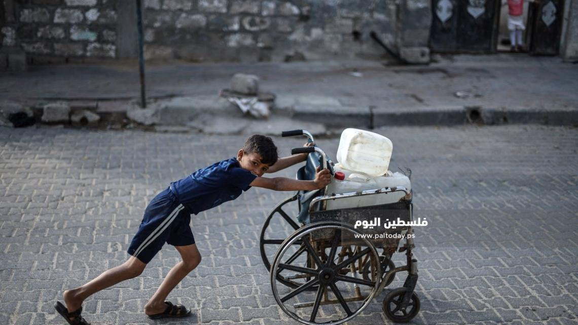 معاناة الغزيون للحصول على مياه صالحة للشرب فى رمضان 