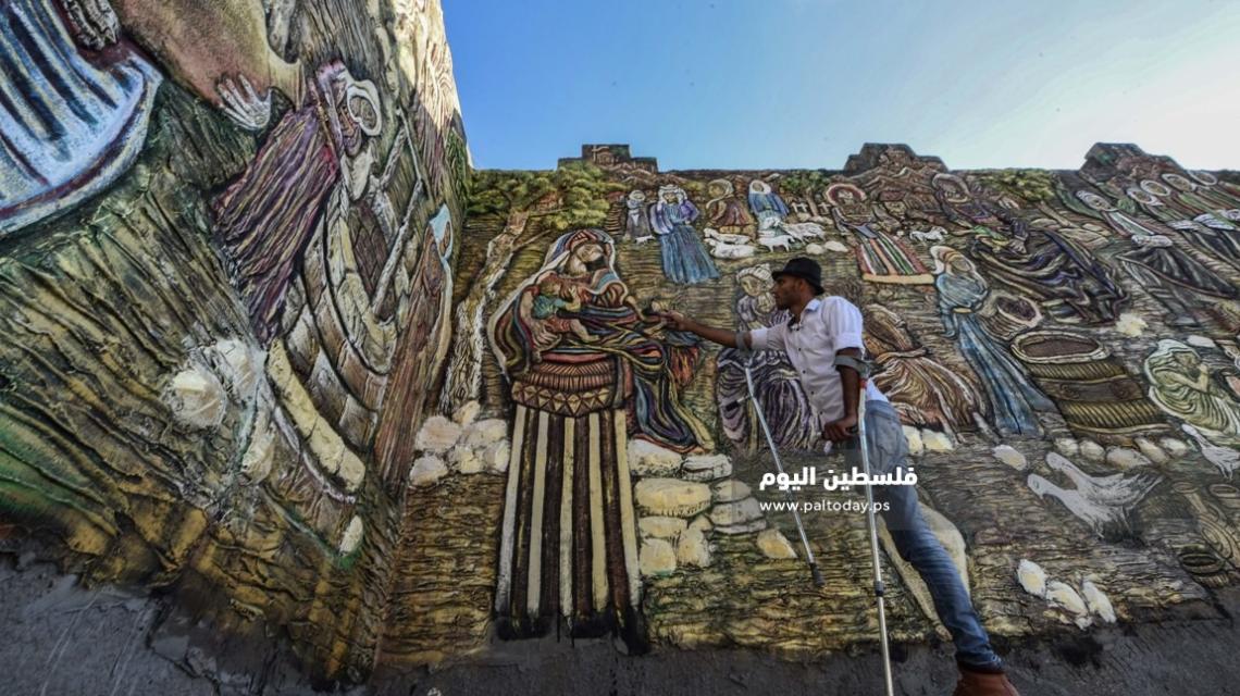 الجريح " جهاد الغول " يحول منزل مهجور في مدينة غزة لتحفة فنية 