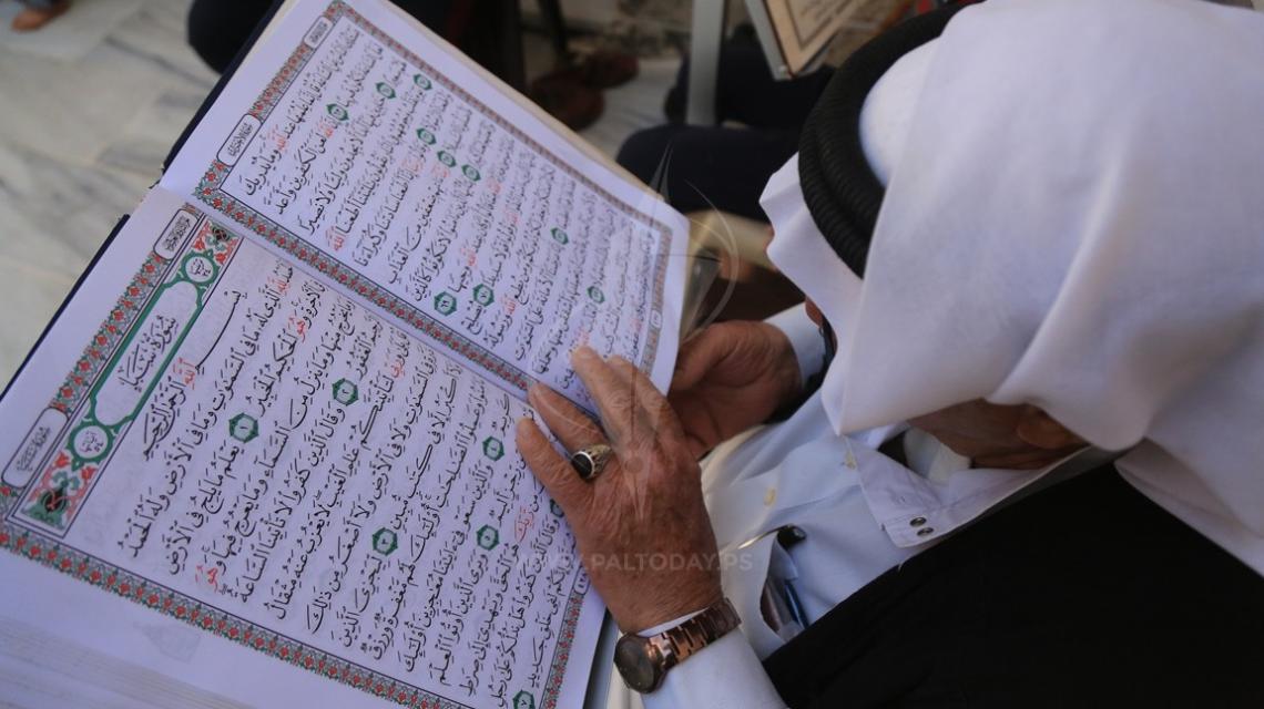 جلسات القران الكريم بشهر رمضان فى المسجد العمرى