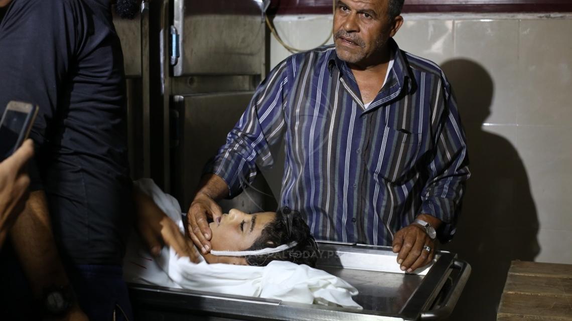 جثمان الشهيد الطفل شادي  عبد العال (12 عاما)من مشروع بيت لاهيا