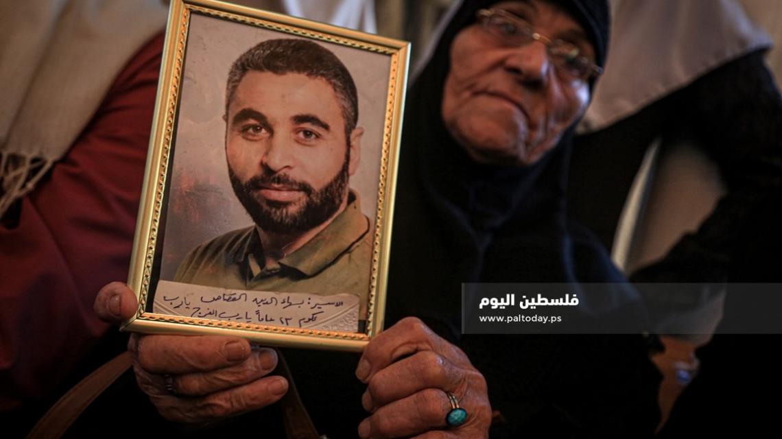 اعتصام اهالى الاسرى امام مقر الصليب الاحمر بمدينة غزة