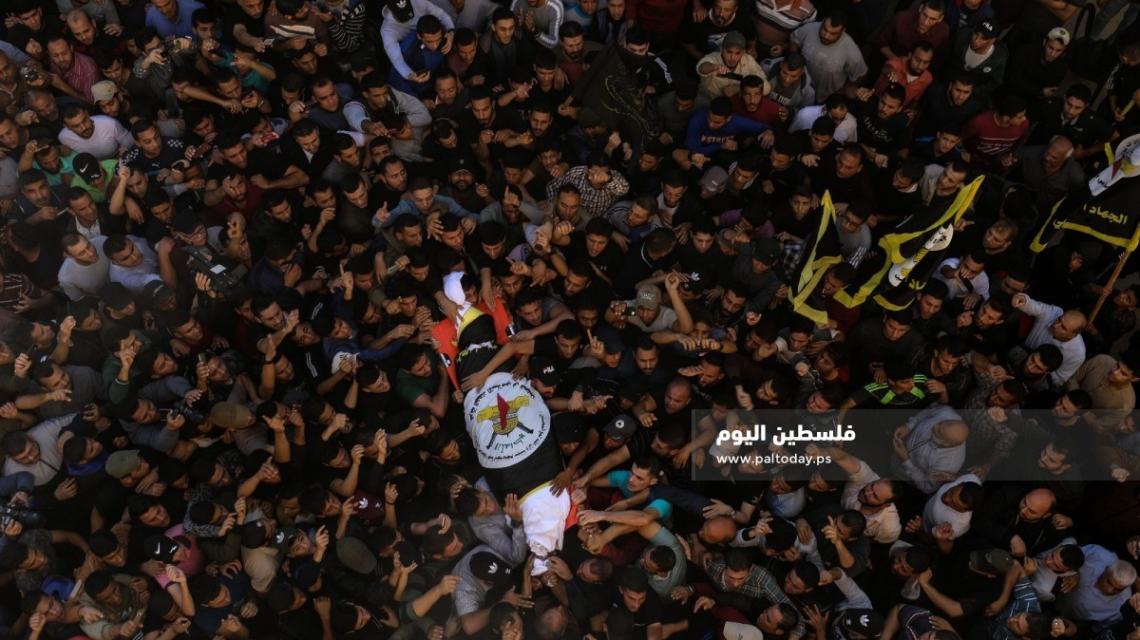 عشرات الآلاف يشاركون في جنازة جنرال المقاومة في قطاع غزة القائد بهاء أبو العطا شرق غزة