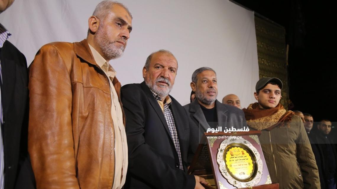 رفح :الوية الناصر صلاح الدين تكرم عائلة  قائد أركان المقاومة  "بهاء أبو العطا"  خلال حفل تابين شهداء صيحة الفجر