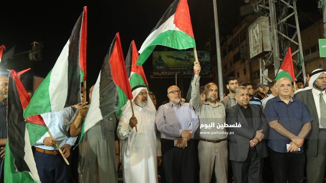 غزة:حماس تنظم وقفة شعبية رفضاً للرشوة المالية ومخططات تصفية القضية الفلسطينية