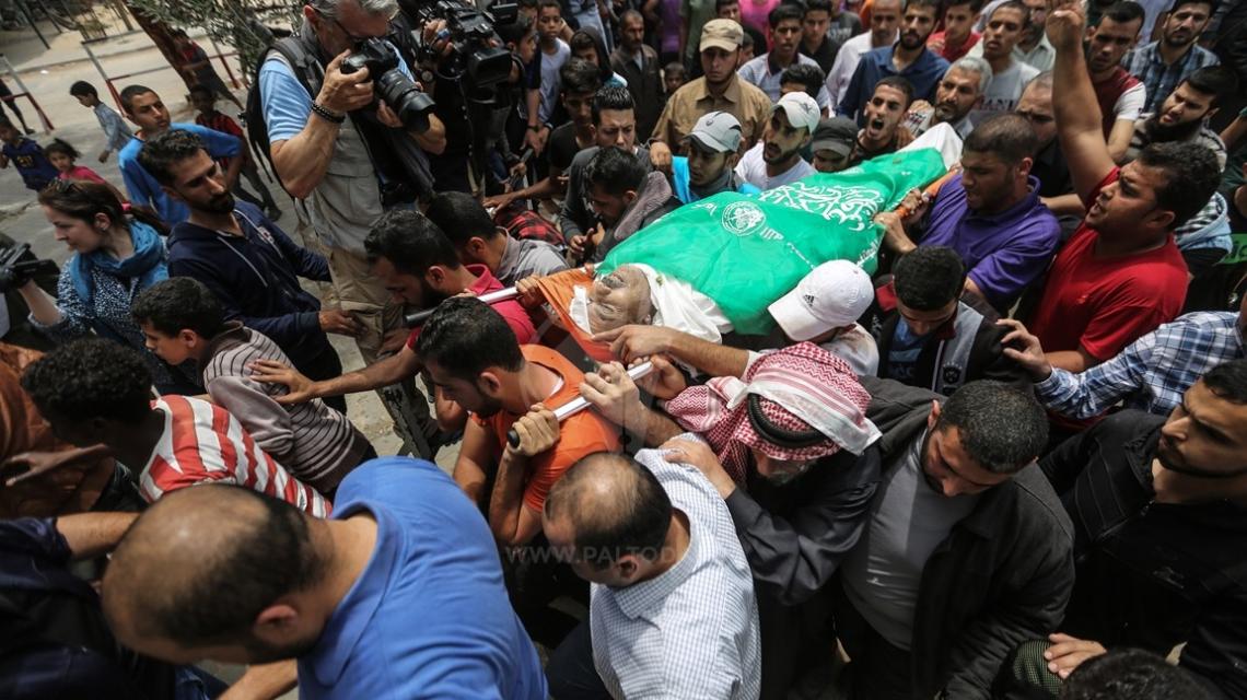 جماهير غفيرة تشيع جثمان الشهيد ناصر غراب 51 عاماً الذي استشهد شرق مخيم البريج