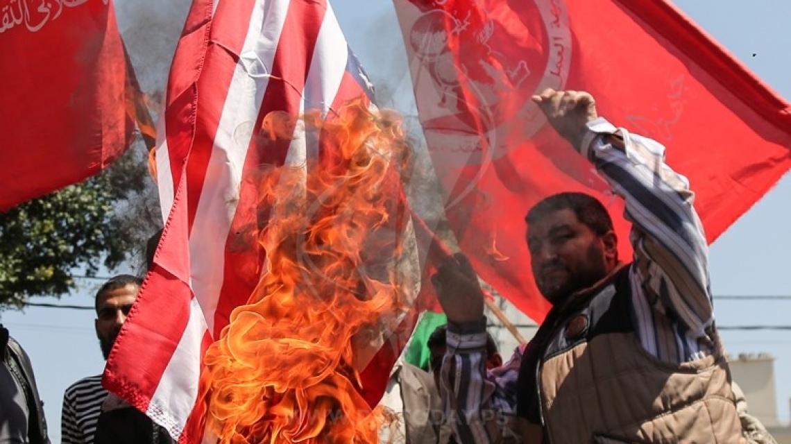 فصائل المقاومة تنظم وقفة إحتجاجية في غزة تنديدا بالعدوان الثلاثي على سوريا