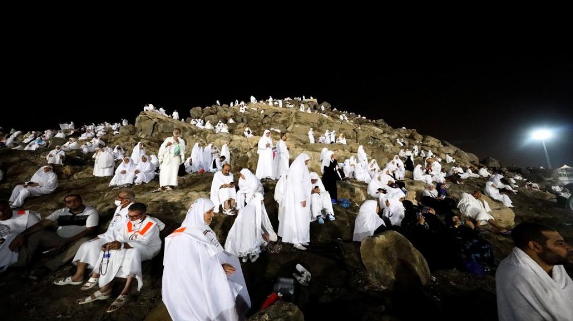 المشاهد الأولى لصعود حجاج بيت الله الحرام لصعيد عرفات فجر اليوم